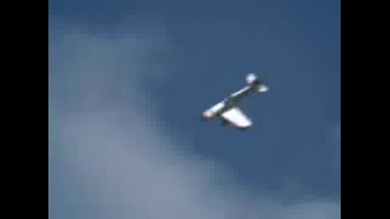 Изумяващо Кацане С 1 Крило