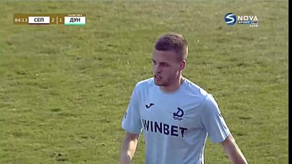 Васев си изкара два жълти картона за под минута