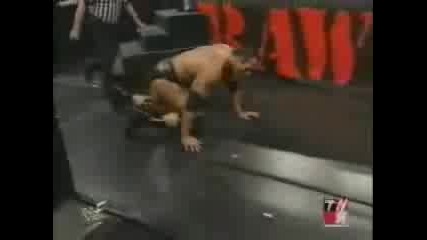 Shane McMahon срещу The Rock В мач Уличен Бой