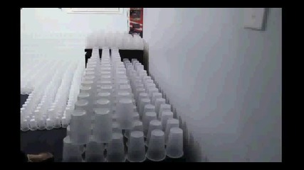 1 момче, 3000 чаши 