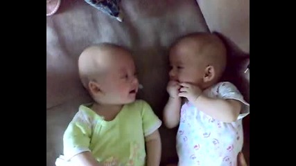 Близнаци си говорят на бебешки 2 