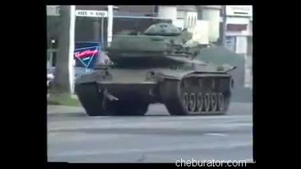 Преследване на танк през града !
