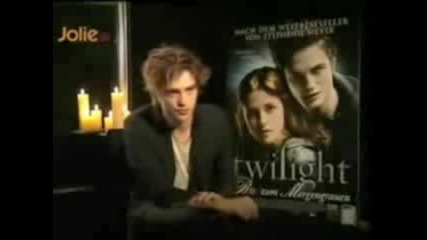 Twilight Exclusive Robert Pattinson Interview About New Moon - I Kinda Like Crazy People... Sort Of. 
