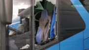 Счупиха стъкло на автобуса на Левски