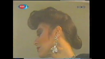 Небахат 4ехре - Иизпълнява Песента Buklum В Дале4ната 1980 Година! 