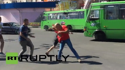 Ukraine: Man beaten in front of police for wearing Soviet t-shirt in Kharkov