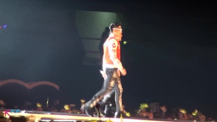 20121027 Big Bang Alive in Malaysia - Top Happy Birthday Taeyang shirtless