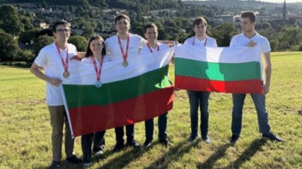 Гордост: Българи спечелиха 5 медала на най-престижното състезание по математика