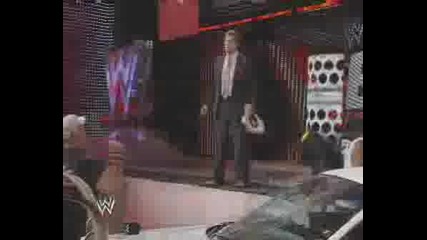 John Cena потрошава колата на Jbl