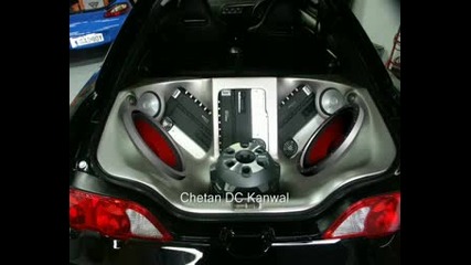 Кола Със Subwoofers..