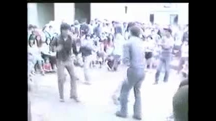 Егати страхотния танц :)