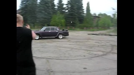 Volga Дрифт на паркинг.. 