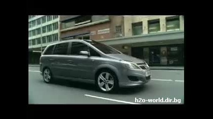Фийби Тонкин в реклама на Opel Zafira