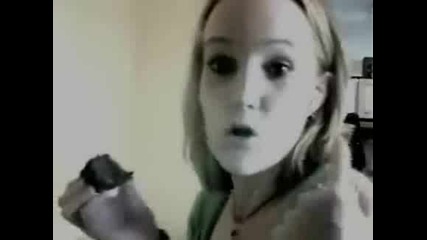 Момиче Яде Пред Камера