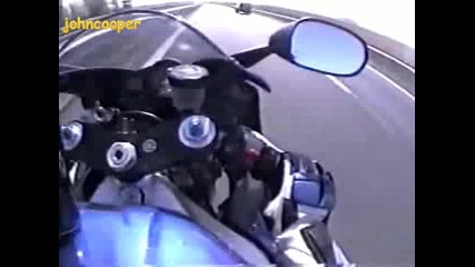 Yamaha R1 vs Hayabusa по Магистрала 