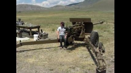 Стрелба със 76мм оръдие.