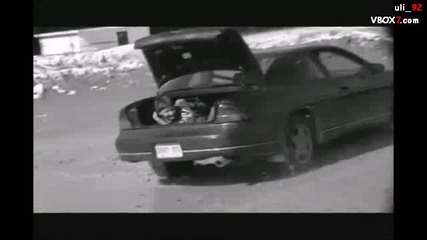 Въртене на гуми с идиот в багажника 