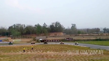 Cbr 1000 vs 125cc Scooter ! Racing on a track