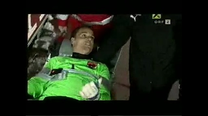 Кроуч нокаутира вратар 