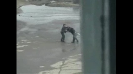 Не е лесно да си руснак!!!бой на улицата! (25)