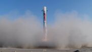 Китайска ракета се върна от Космоса