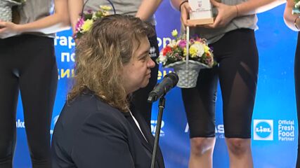 Световните ни шампионки по волейбол за девойки до 19 години се завърнаха в родината