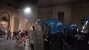 Масови протести в Италия след смъртта на мъж, издъхнал при арест