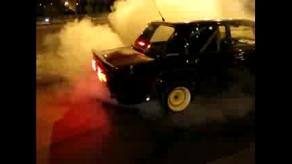Lada 2105 Vfts - Burn out