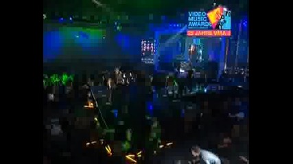 Rihanna. - disturbia (live.mtv)