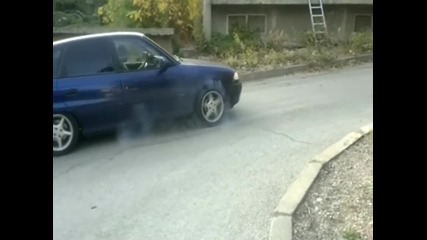 Opel Astra 1.8 16v Burnout