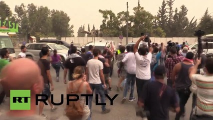 Lebanon: Protesters throw eggs at convoy of politicians in Beirut