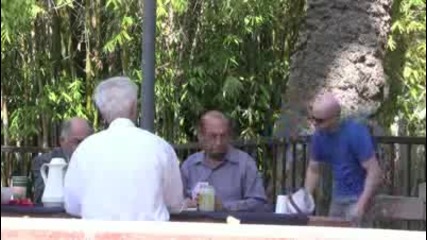 Дядо казах ти да чакаш в колата!