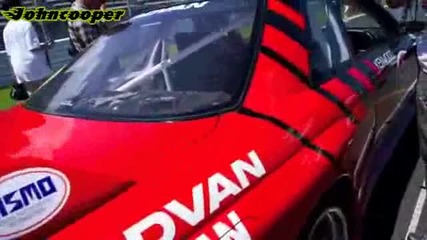Nissan Skyline превзема пистата