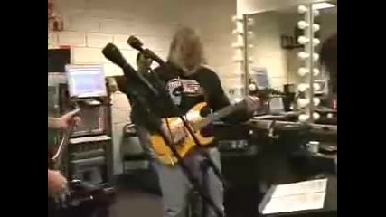 Metallica - Kirk Hammett solos with a Fan 