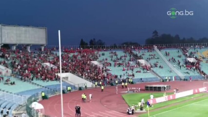 "Червените" фенове спонтанно започнаха да пълнят Сектор Г