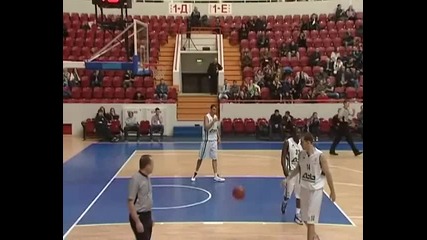 Моментът на годината в руската лига по баскетбол! смях