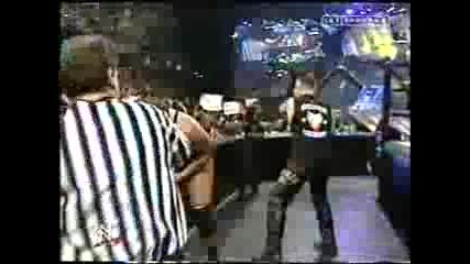 Raw 2002 - Гробаря срещу Грамадата - Hardcore Match