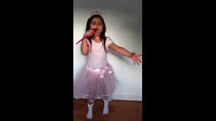 5 годишно момиче рапира на Keri Hilson - Turn My Swag On