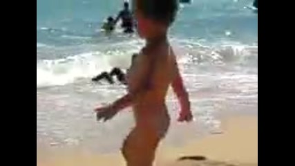 Малко циганче, вижда морето за пръв път - смях!