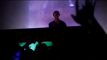Tiesto Feat. Nelly Furtado - Who Wants To Be Alone 