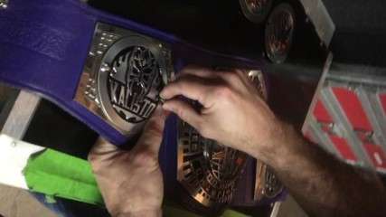 Kalisto gets his WWE Cruiserweight Championship customized: WWE.com Exclusive, Oct. 16, 2017
