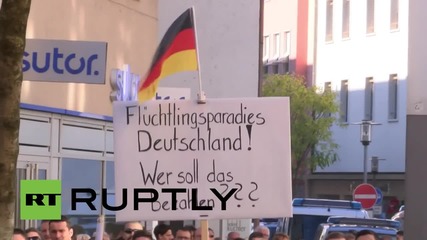 Germany: Pro- and anti- refugee protesters face-off in Passau
