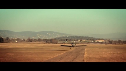 Head: Novak Djokovic plays tennis on wings of flying plane 