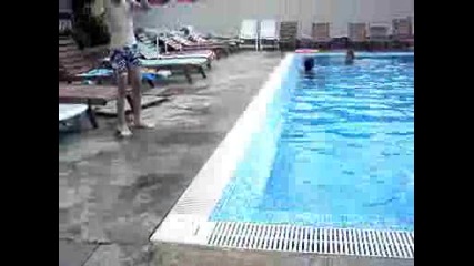 Хотел Арго Предно салто , Рапка , Скачане с надолу главата във водата