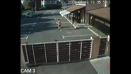 Идиот се разбива с мотор 