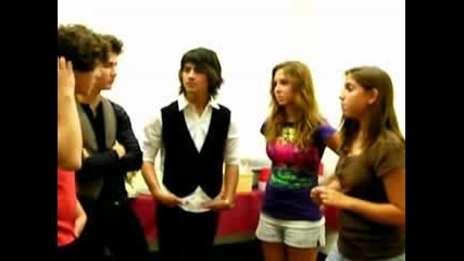 Jonas Brothers Interview - Katie and Karleigh