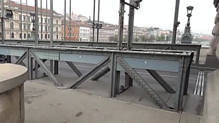 Будапеща - разходка по Верижния мост - Crossing the Chain Bridge in Budapest