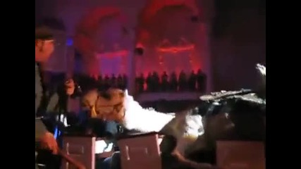 Камила направо премаза публиката 