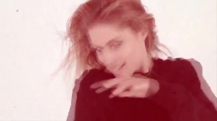 Cara Delevingne sings "i want candy"