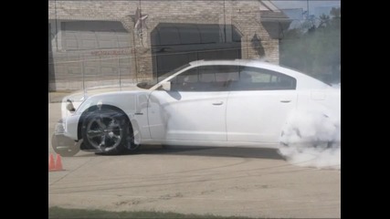 Dodge Charger - burnout & drift